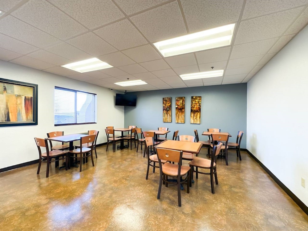 Blaine Town Inn & Suites - photo 26
