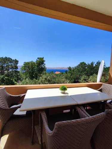 Apartment King Cesarica Karlobag — 4-Star Luxury Hotel in Karlobag, Croatia