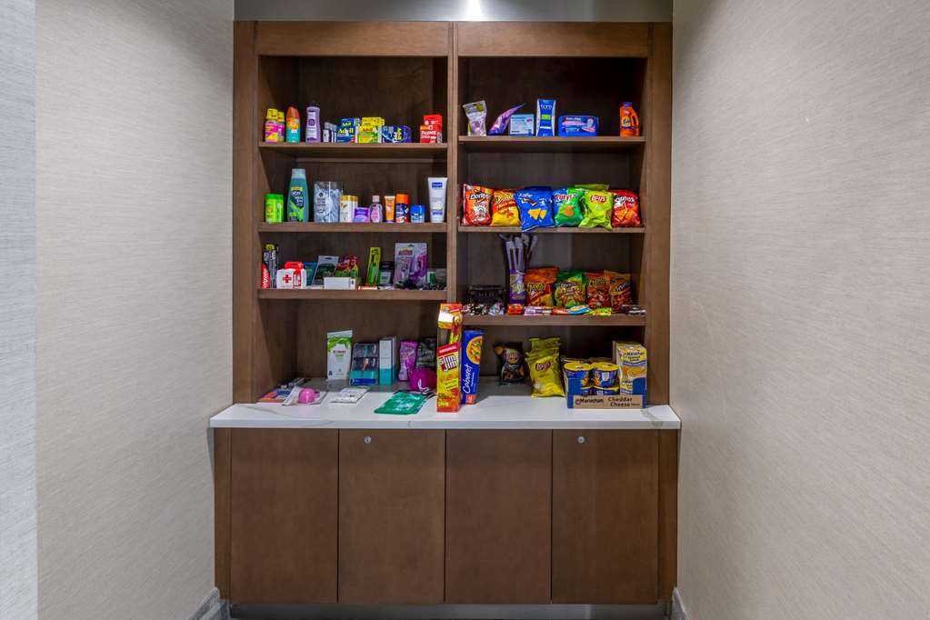 La Quinta Inn & Suites by Wyndham Bridgeport - photo 27