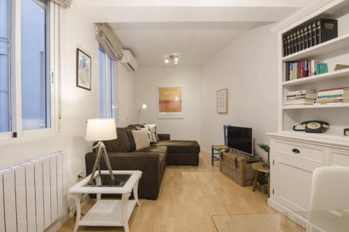 1 bedroom 1 bathroom furnished Chamberi Cozy MintyStay — 4-Star Luxury Hotel in Madrid, Spain
