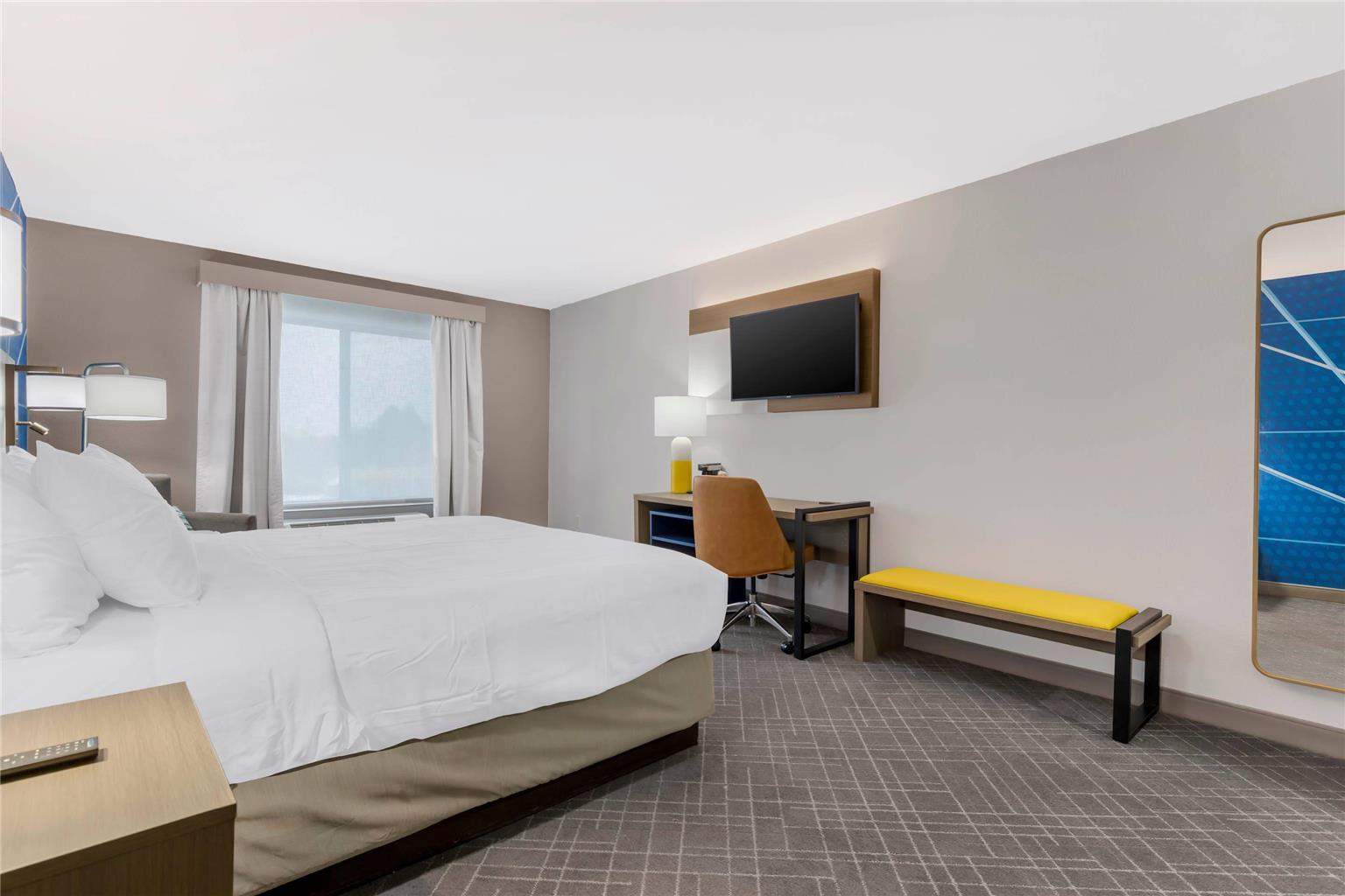 Peach Tree Inn and Suites - photo 7