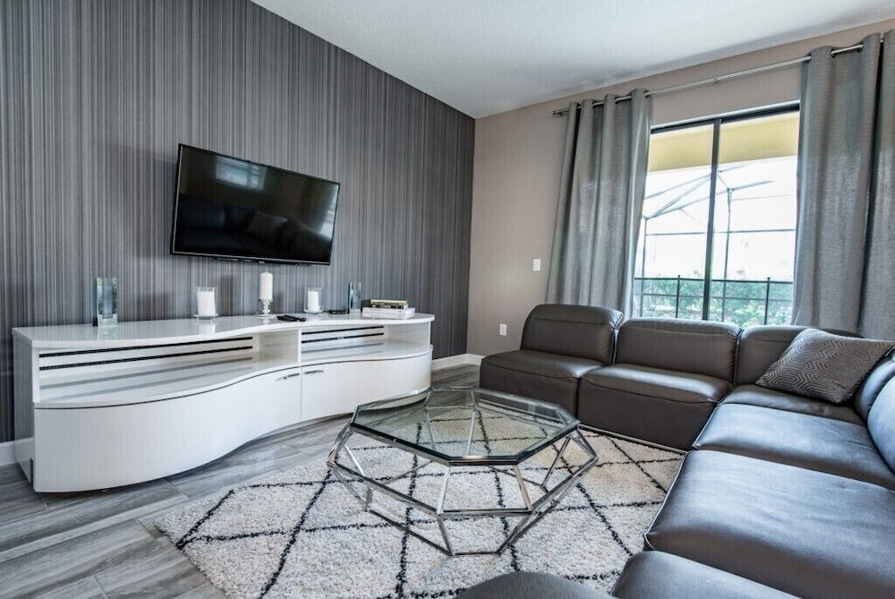 6 Bdrm 5 Bath in Solterra Resort - photo 12