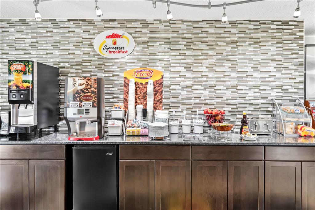 Super 8 by Wyndham Brownsburg - photo 30