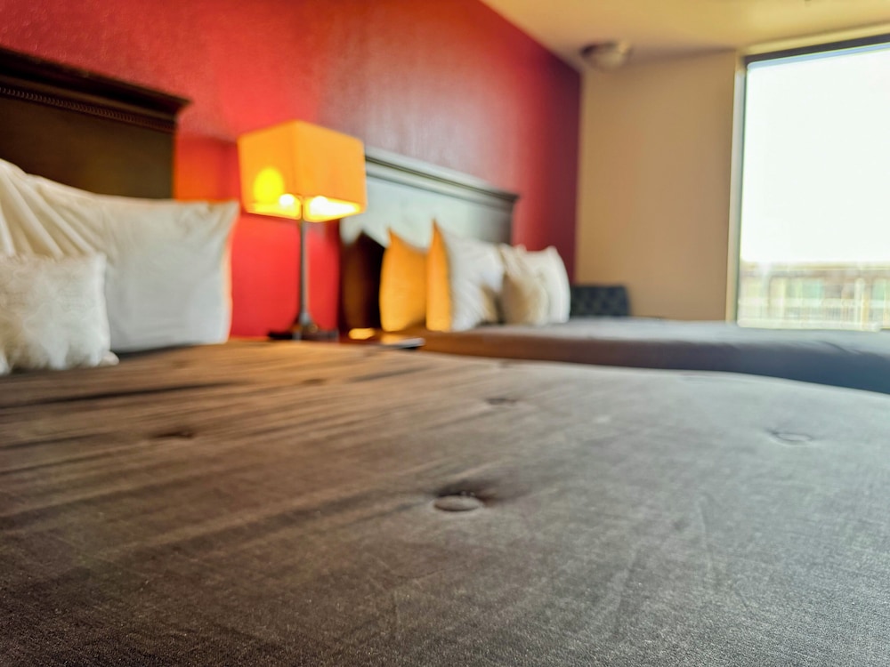 FairBridge Inn Express Hiawatha - photo 4