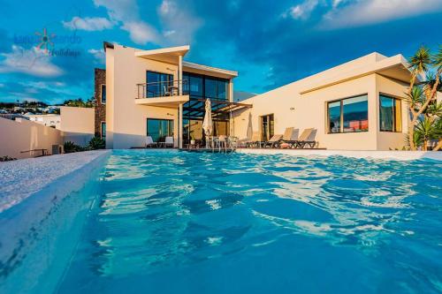 Vivienda Vacacional Casa Erizo adults only — 4-Star Luxury Hotel in Nazaret, Spain