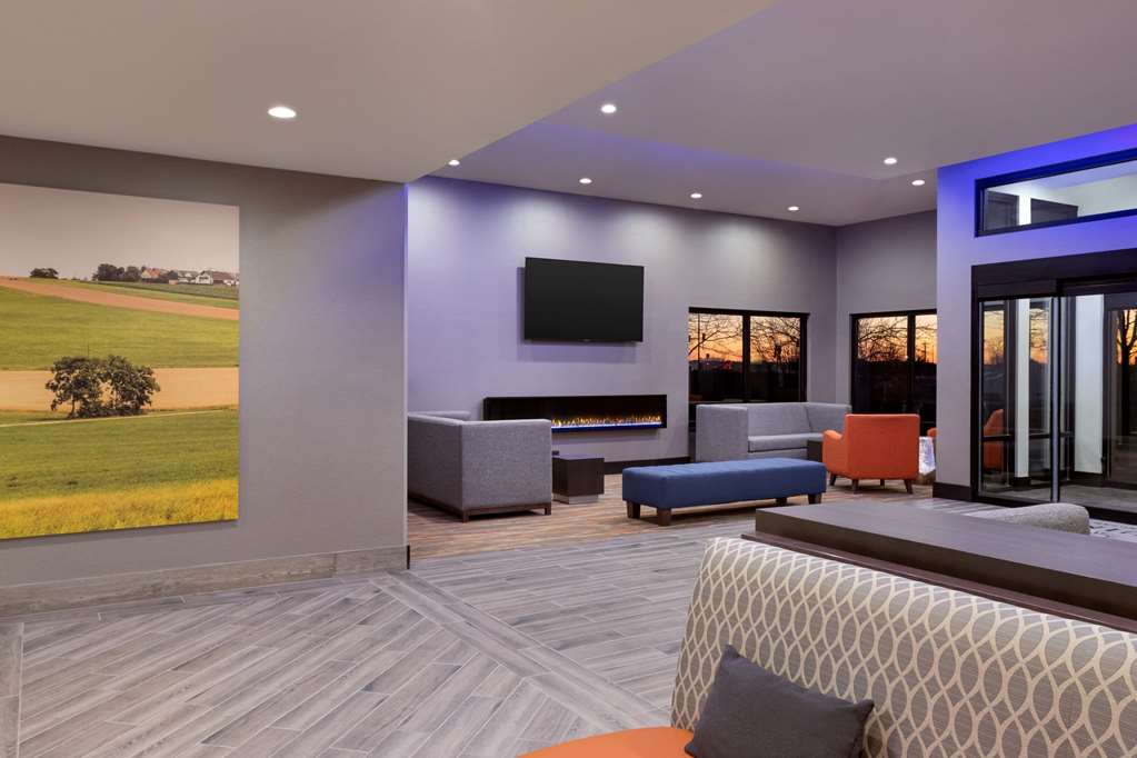 La Quinta Inn & Suites by Wyndham St Louis Route 66 - photo 7