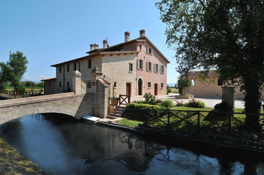 Country House Casco dell'Acqua — 4-Star Luxury Hotel in Foligno, Italy