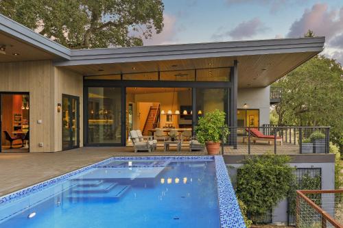 Modern Luxury Villa At Base Of Sonoma Mountain Includes Wine Tasting Passport — 4-Star Luxury Hotel in Sonoma, United States