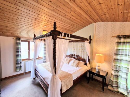 Lomond 3 with Private Hot Tub Fife Loch Leven Lomond Hills Pet Friendly — hotel in Kelty