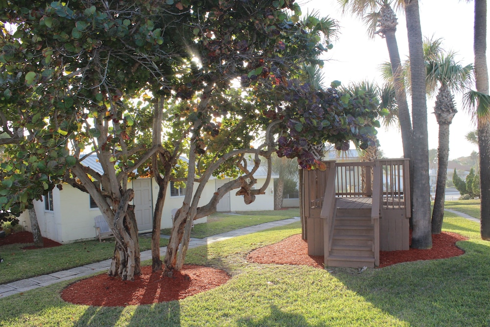 Shoreline Suites & Cabana Cottages - photo 122