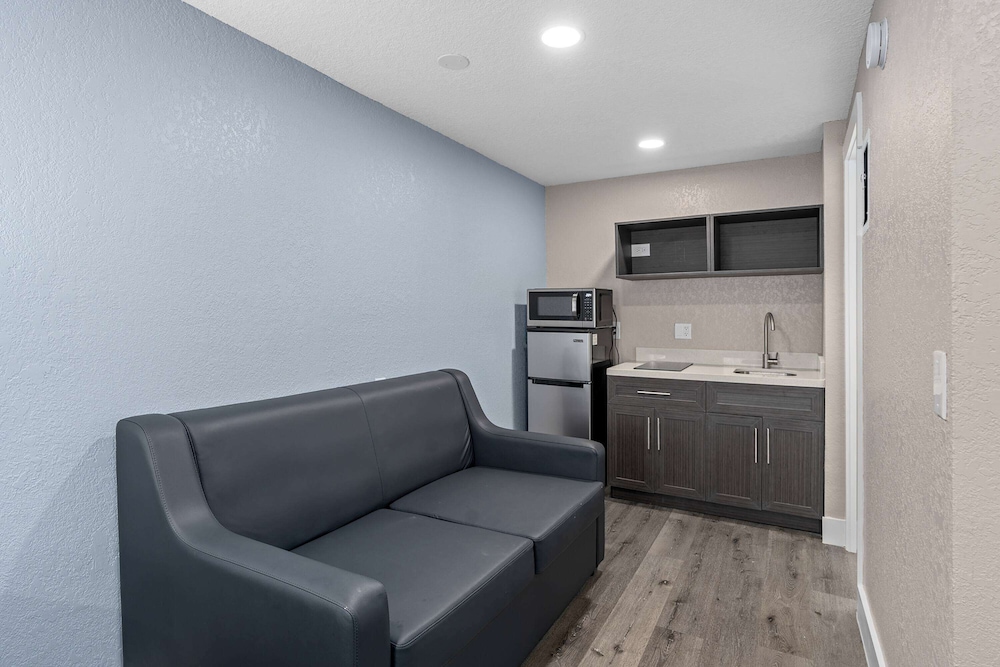 Super 8 by Wyndham Kissimmee Orlando - photo 24