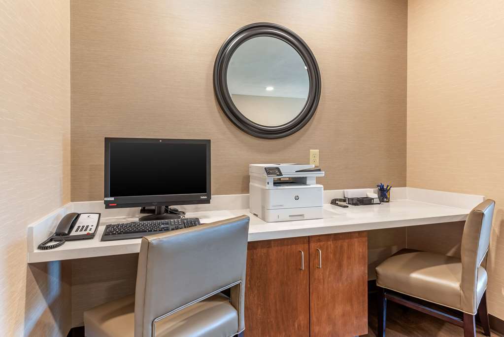 Comfort Inn & Suites Near Route 66 - photo 35