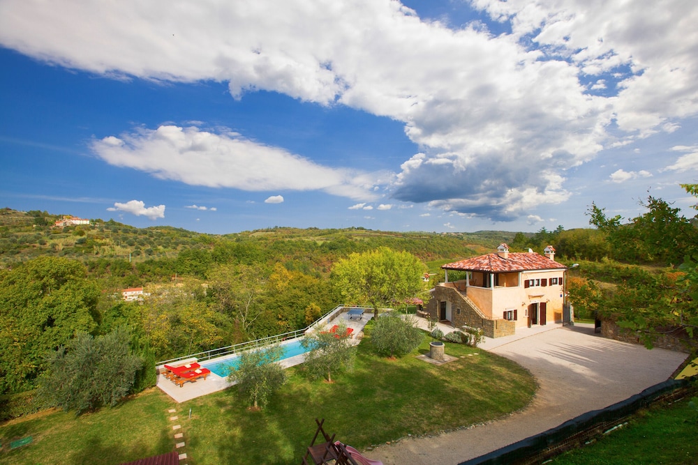 Villa Momiano — 4-Star Luxury Hotel in Buje, Croatia
