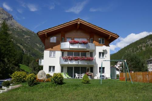 Flip Flop Inn - carbon neutral hotel in Unknown City