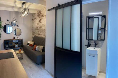 Studio Industriel Proche Gare - carbon neutral hotel in Sete