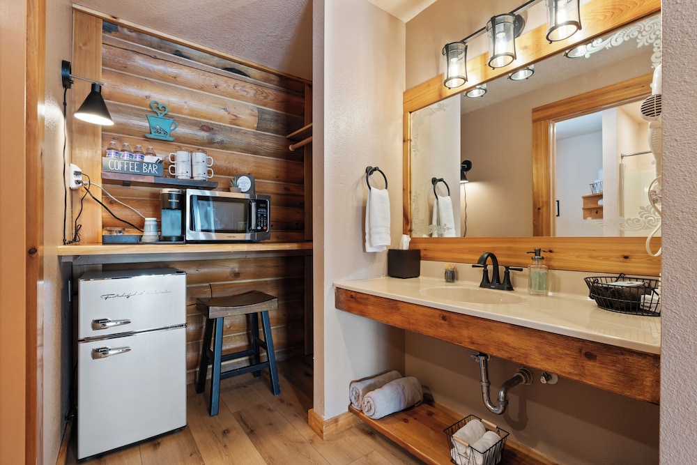 Duck Creek Village Inn - photo 10