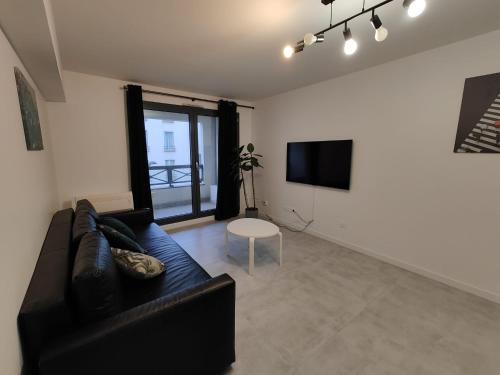 Confortable 54m2 NEW Paris Nation Gare de Lyon — 4-Star Luxury Hotel in Paris, France