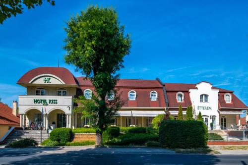 Hotel Kiss - carbon neutral hotel in Tata