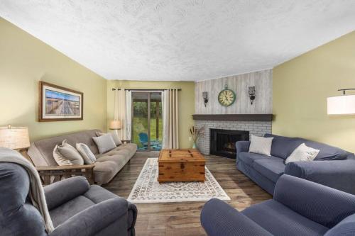 Family friendly cottages by Lake Bella Vista — hotel in Rockford
