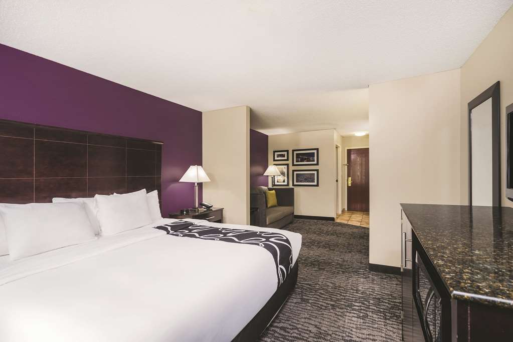 La Quinta Inn & Suites by Wyndham Louisville East - photo 15