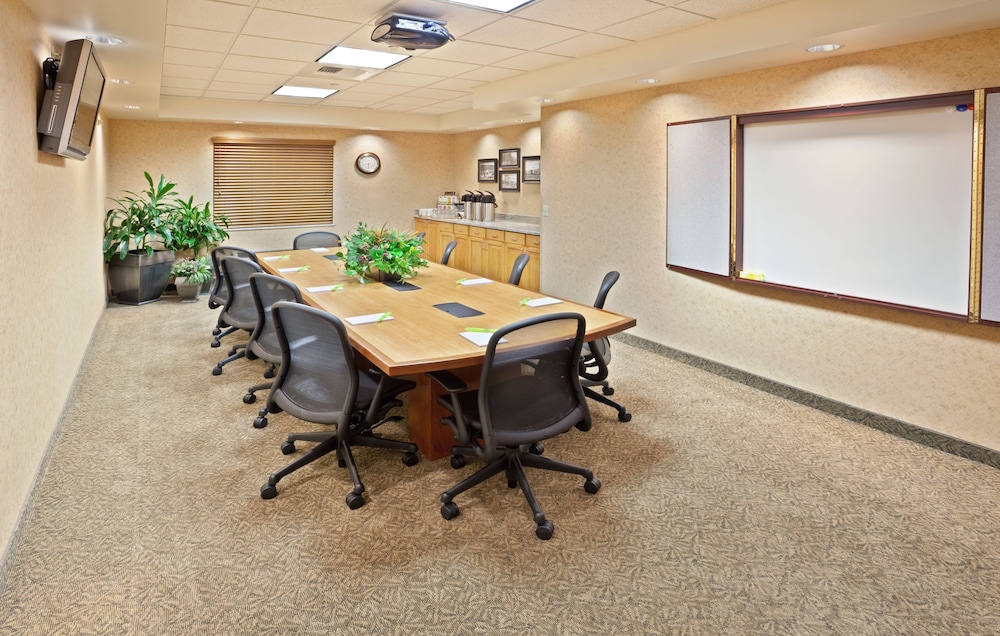 Holiday Inn Express & Suites Cheney by IHG - photo 34