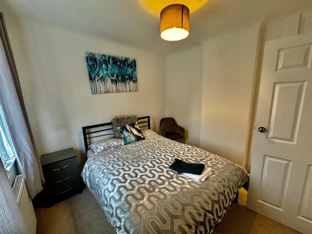 Leeds 3 Bedrooms 1bathroom Parking Wifi in Leeds, United Kingdom