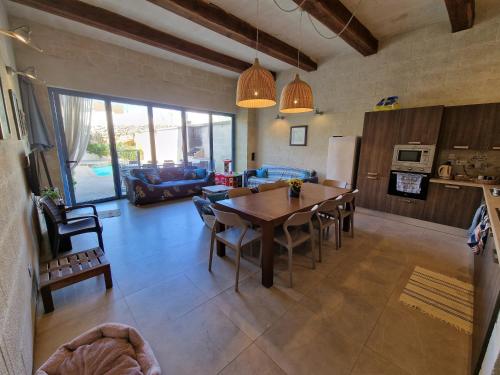 Sunflower Farmhouse Xewkija Gozo — 4-Star Luxury Hotel in Xewkija, Malta