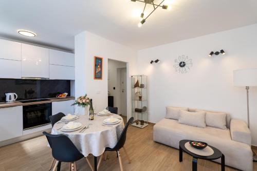 Shiba Apartment