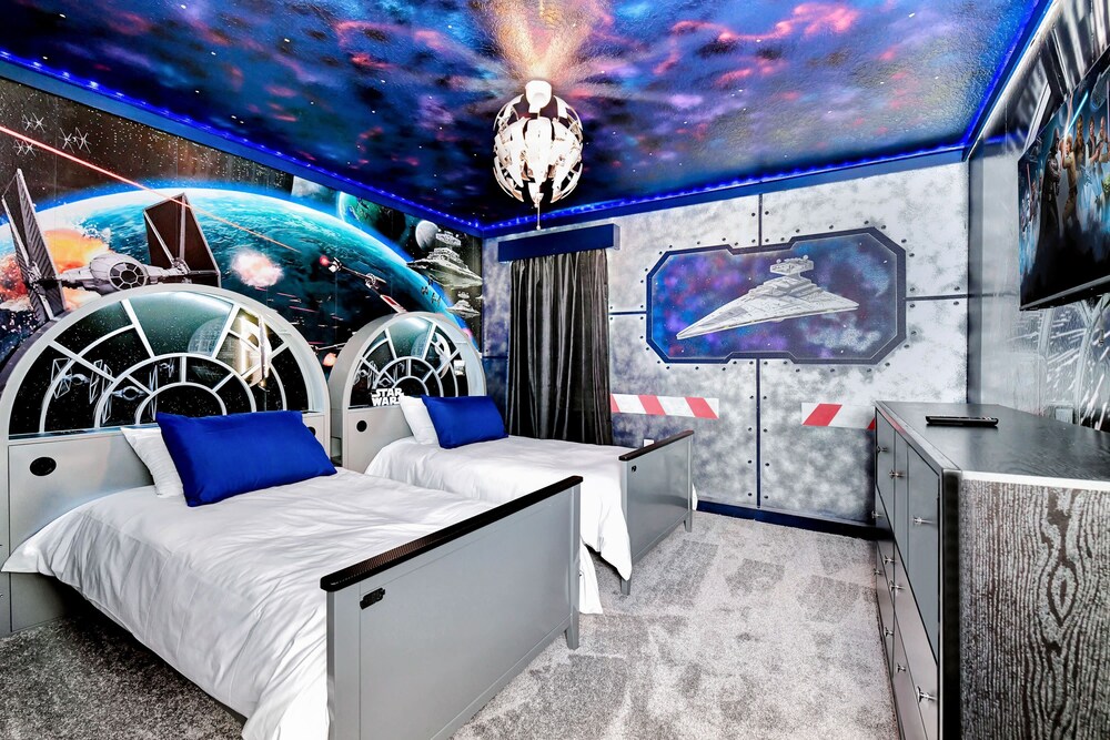 Upstay Lakeview Mansion w Pool Spa and Cinema - photo 3