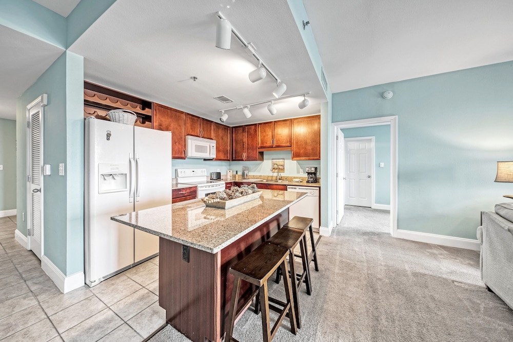 Laketown Wharf Resort by Aneliya's Rentals - photo 291