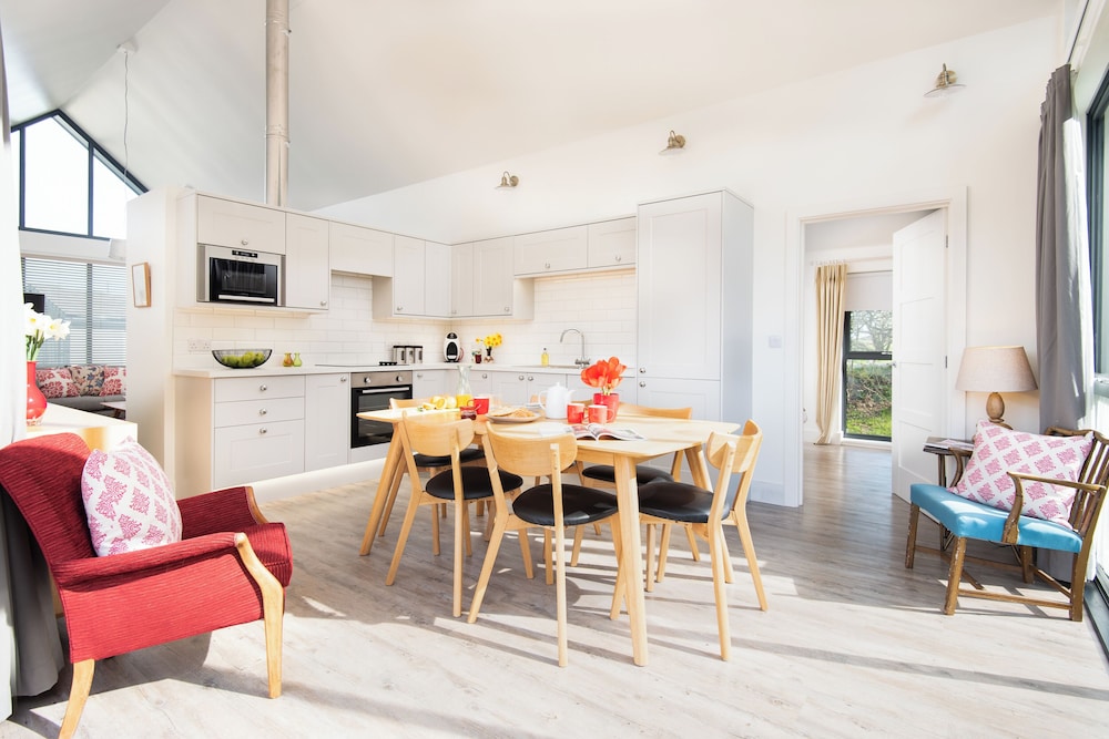 Wild Chive Lodge Brada Quarry — 5-Star Luxury Hotel in Bamburgh, United Kingdom