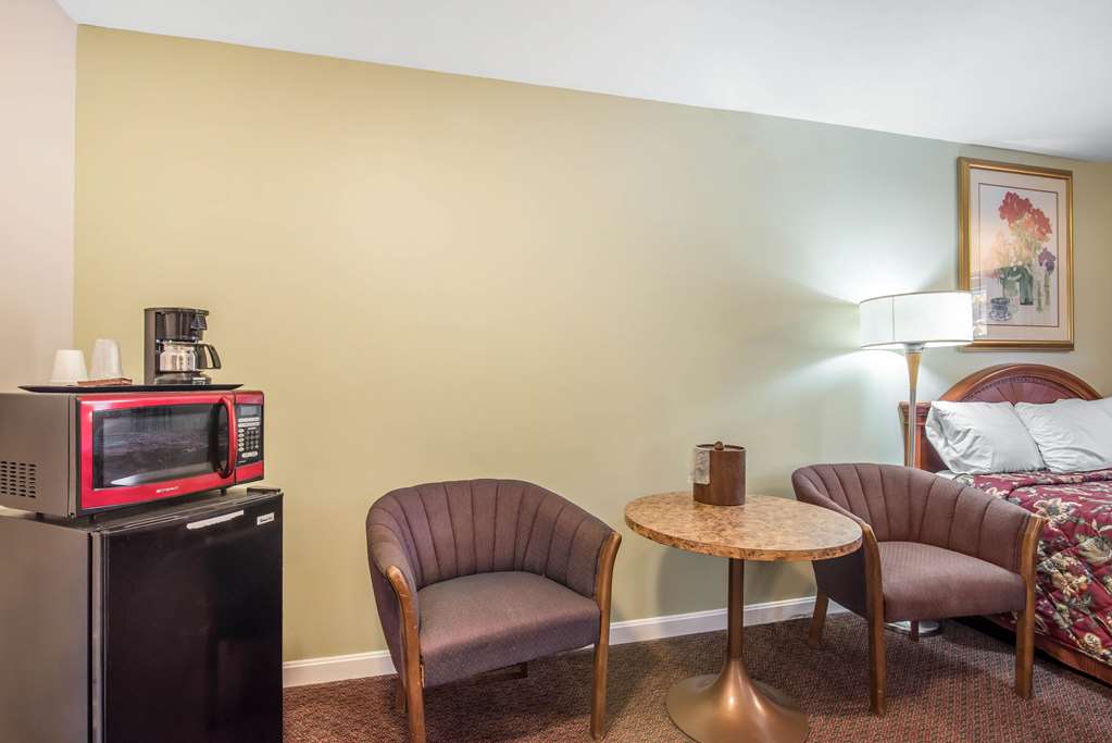 Rodeway Inn Bellows Falls - photo 13