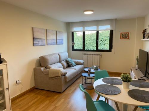 Vivienda Turistica las Ciguenas Con Garaje — hotel in Soria