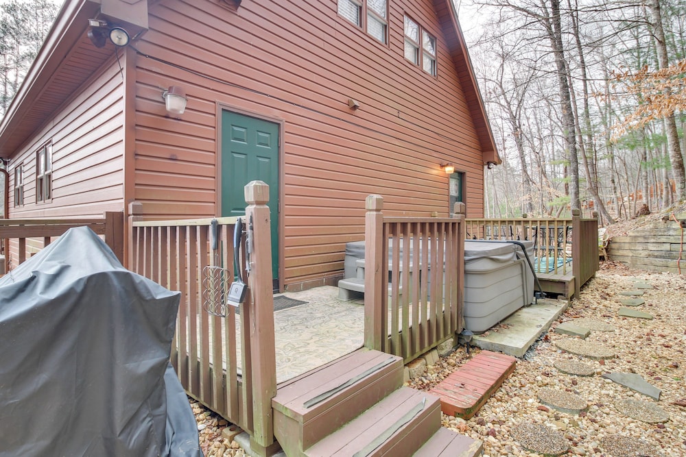 Ellijay Resort Cabin with Fire Pit Decks And Hot Tub - photo 15