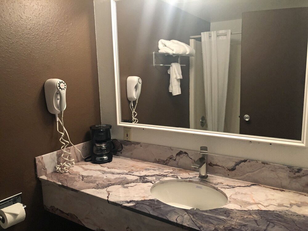 FairBridge Inn & Suites Lewiston - photo 21