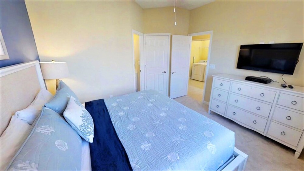Golden Palms Vacation Resort Eight bedroom - photo 32