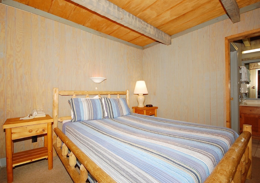 The Smokehouse Lodge and Cabins - photo 26