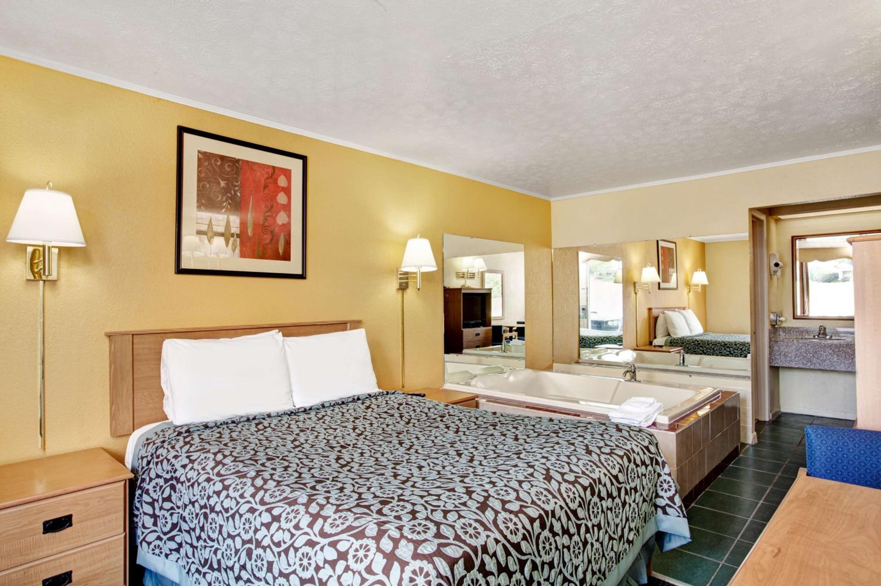 Days Inn by Wyndham Knoxville West - photo 17