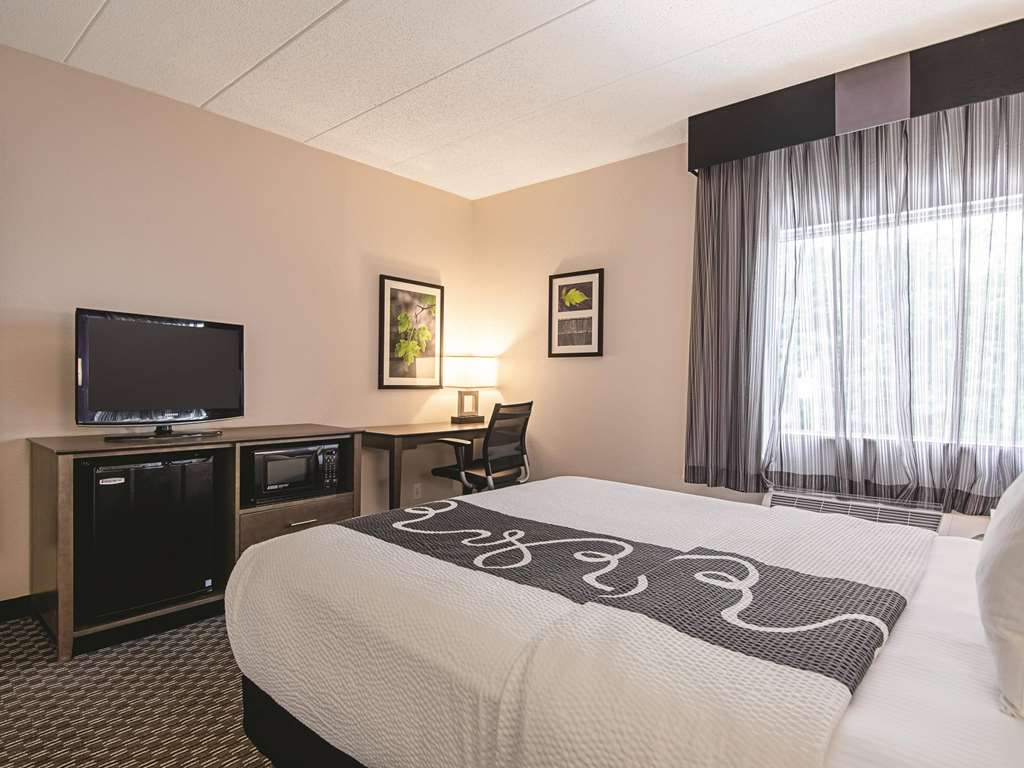 La Quinta Inn & Suites by Wyndham Portland DT Maine Med - photo 21