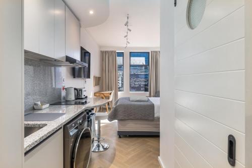 Centrally located Studio with Pool at Zeeland Pier 710