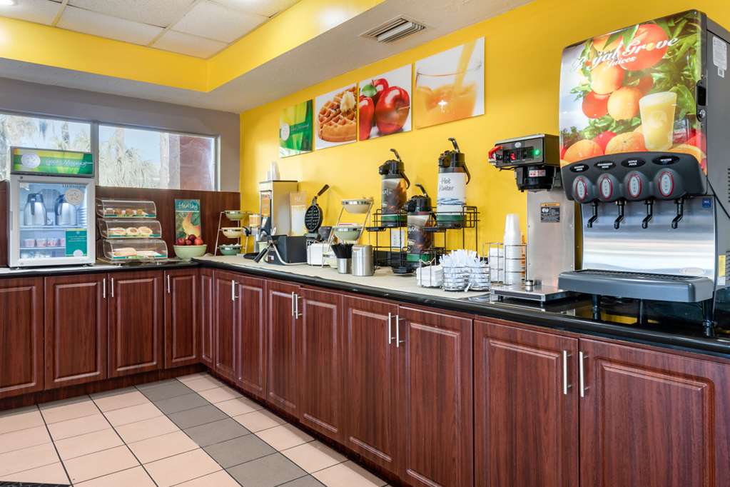 Quality Inn Sarasota North Near Lido Key Beach - photo 43