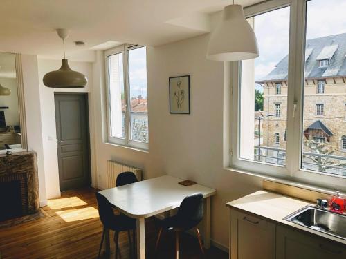 Le Seize Parking Prive in Chalons-En-Champagne, France