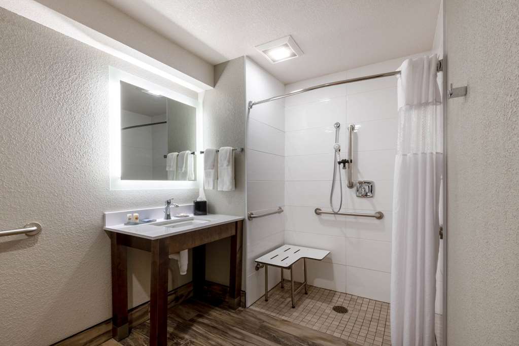 La Quinta Inn & Suites by Wyndham Anchorage Airport - photo 21