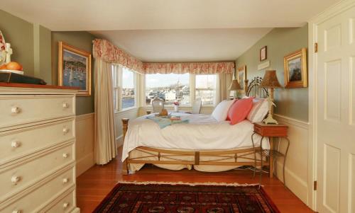 Beach & King Street Inn - photo 12