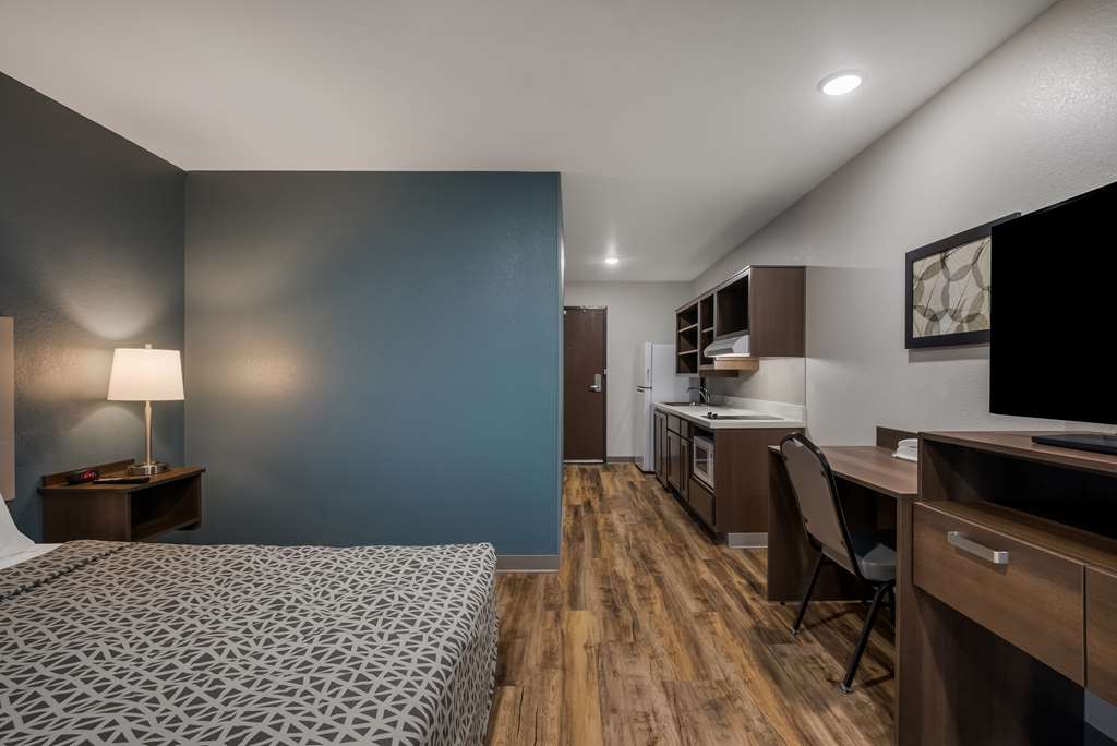 Woodspring Suites Milwaukee Menomonee Falls - photo 19