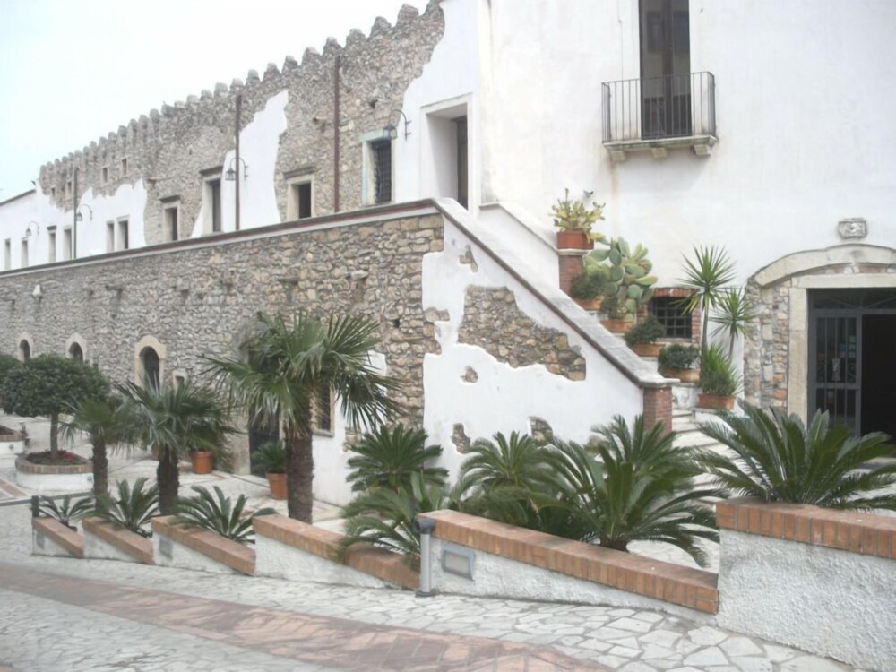 La Fortezza — 4-Star Luxury Hotel in San Lucido, Italy