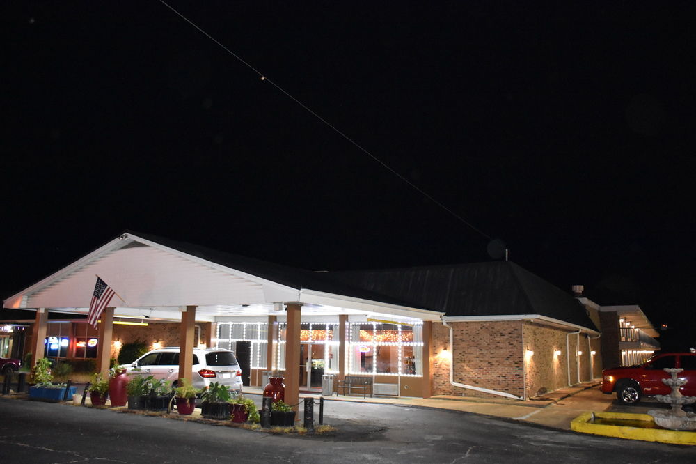 Corinth Inn Suites — Corinth