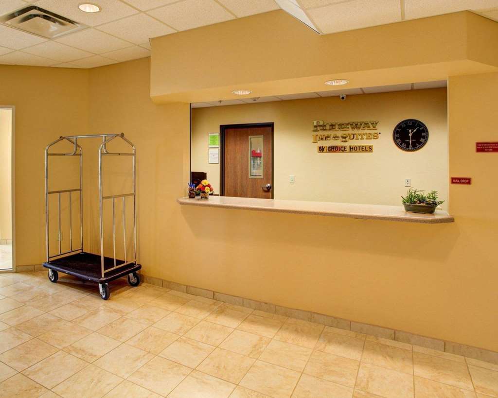 Rodeway Inn & Suites - photo 9