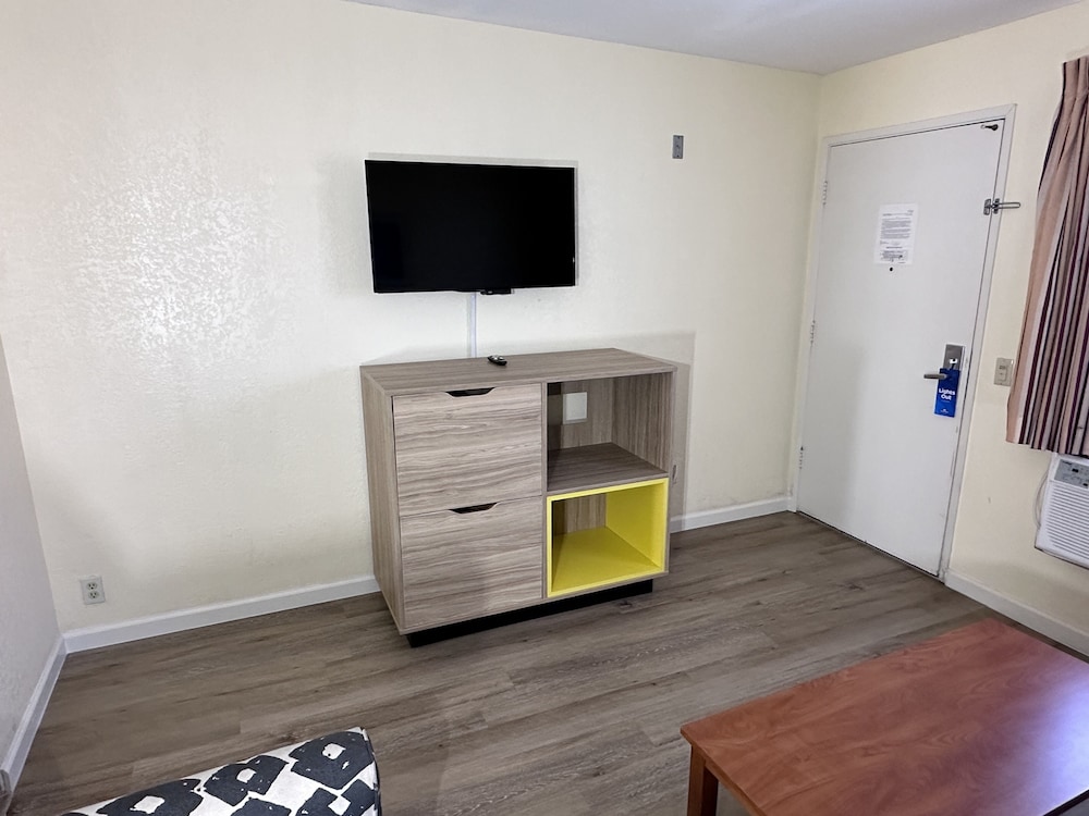 Days Inn by Wyndham San Marcos - photo 11