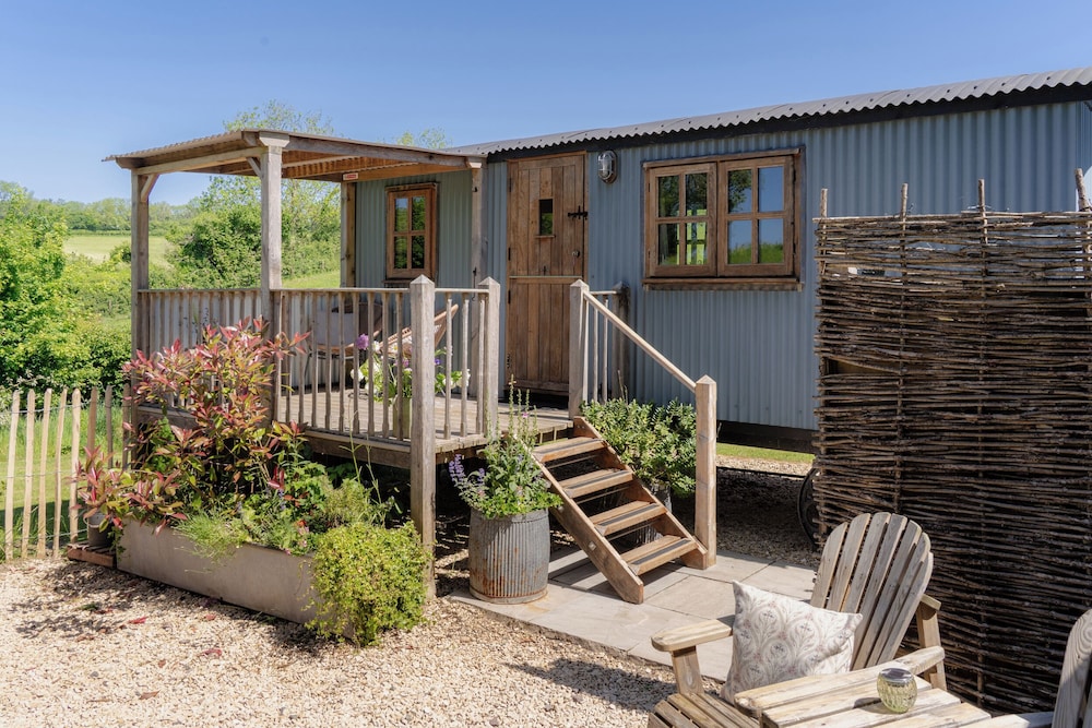 Spindleberry Hut — 4-Star Luxury Hotel in Dorchester, United Kingdom